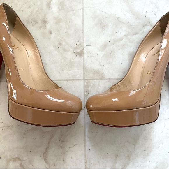 $875 Christian Louboutin Made in Italy Bianca Tan Patent Leather Pump Heels Sz 8 - Picture 5 of 13